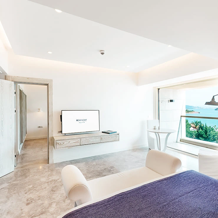 D Resort Ayvalık Deniz Manzaralı Suit iç görünümü ve şık dekorasyon